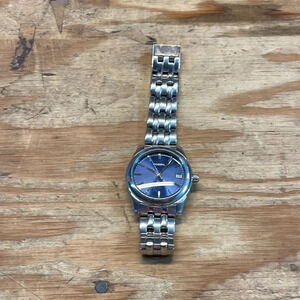 Fossil Mens silver watch. It needs a battery to work